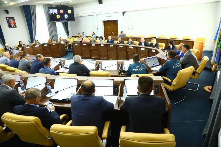Совещание мэра Руслана Болотова