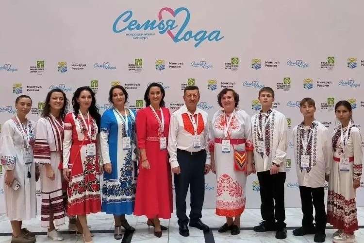 Группа награждаемых людей