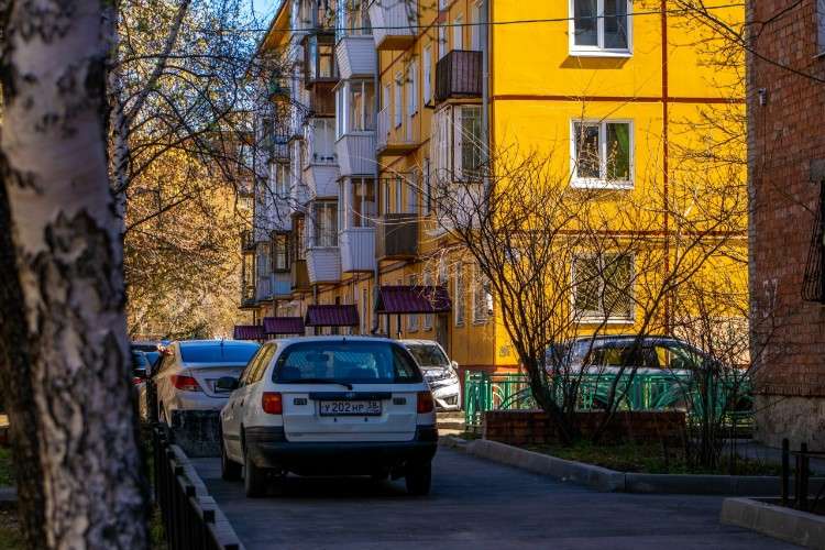 Двор многоквартирного дома