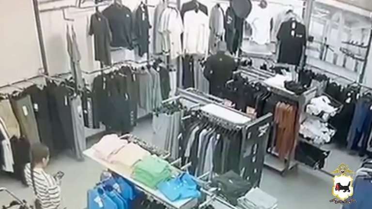 Магазин спортснаряжения в Иркутске ограбили в прямом эфире