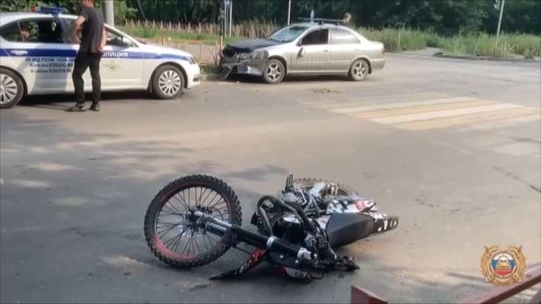 Переломом ноги закончилась поездка на мотоцикле для 15-летнего гонщика в Усолье-Сибирском