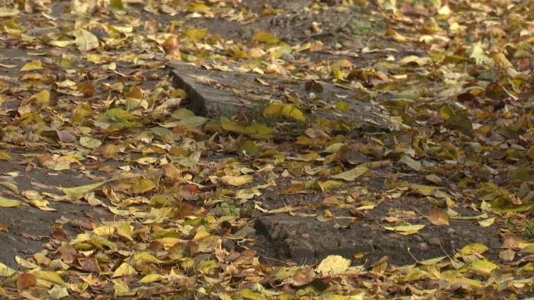 На неудобство некоторых тротуаров жалуются пешеходы в Иркутске