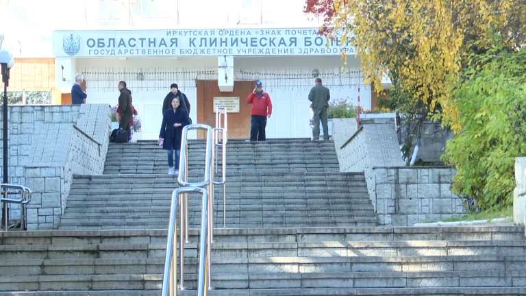 Отсутствие парковки у областной больницы осложняет жизнь пациентам в Иркутске