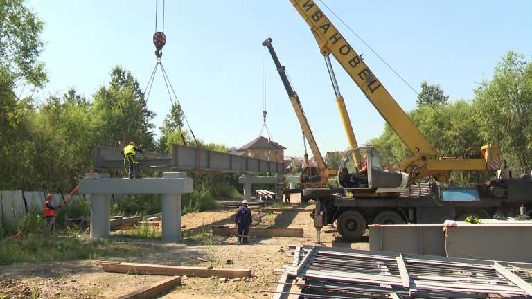 Соединяющий новые теплосети 85-метровый мост строят в Иркутске