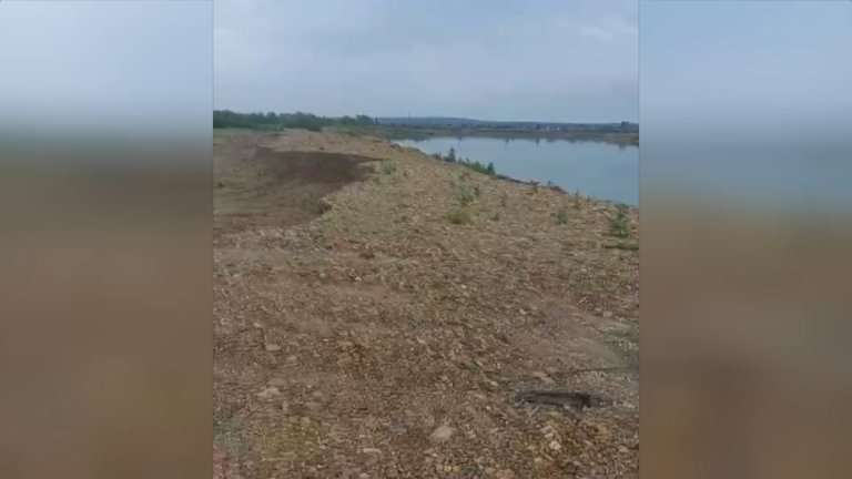 По факту исчезновения грунта с берегозащитного сооружения в Тулуне местная администрация обратилась в полицию