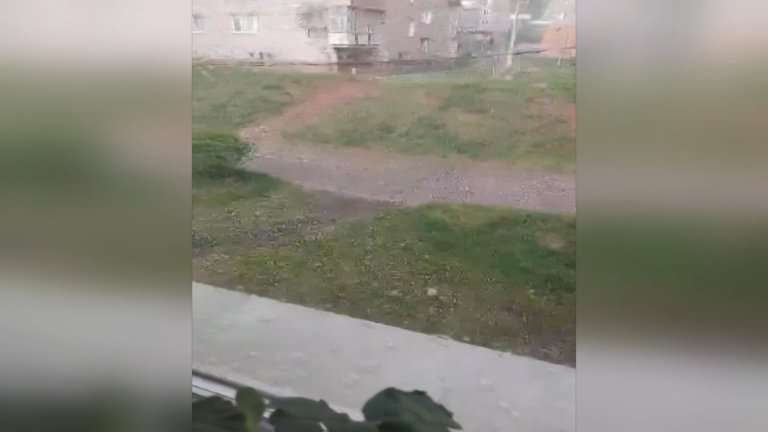 Град величиной с перепелиное яйцо выпал в Усть-Куте
