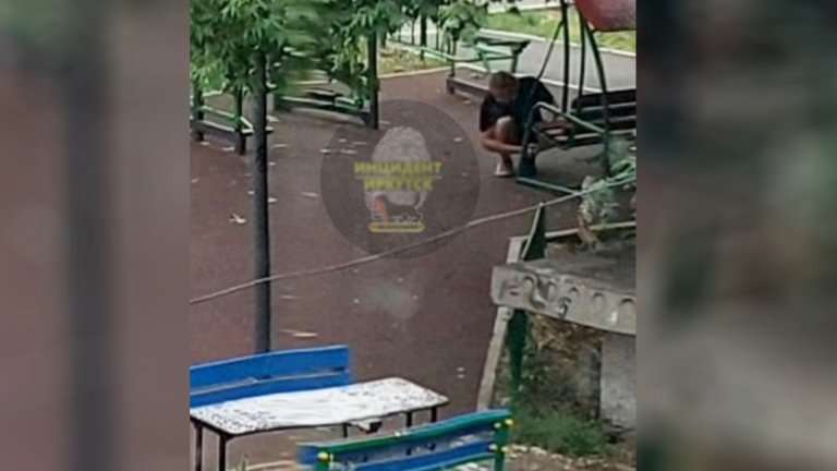 Сидения со скамеек на детской площадке спилил неизвестный в Иркутске