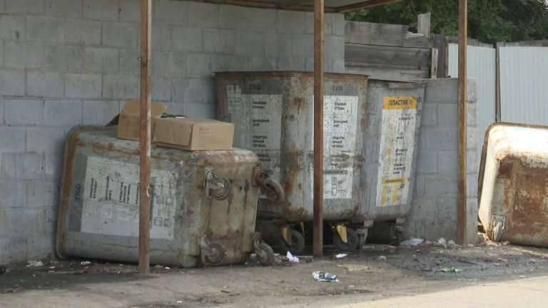 Зловонная мусорная площадка в центре Иркутска стала поводом для прокурорской проверки