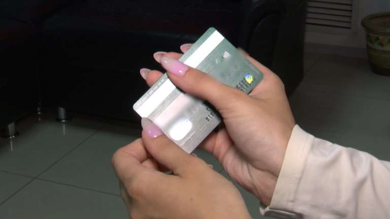 "Ценный выбор": что делать, если вы нашли чужую банковскую карту?