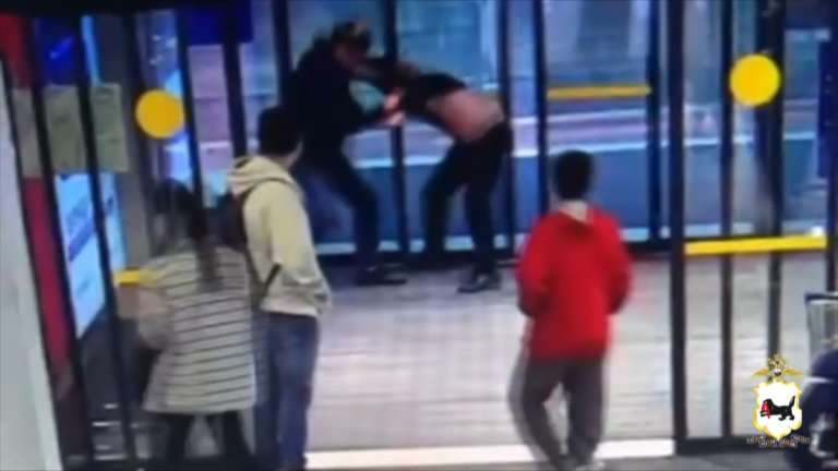 Драка закончилась стрельбой и ранением человека в торгово-развлекательном центре в Иркутске