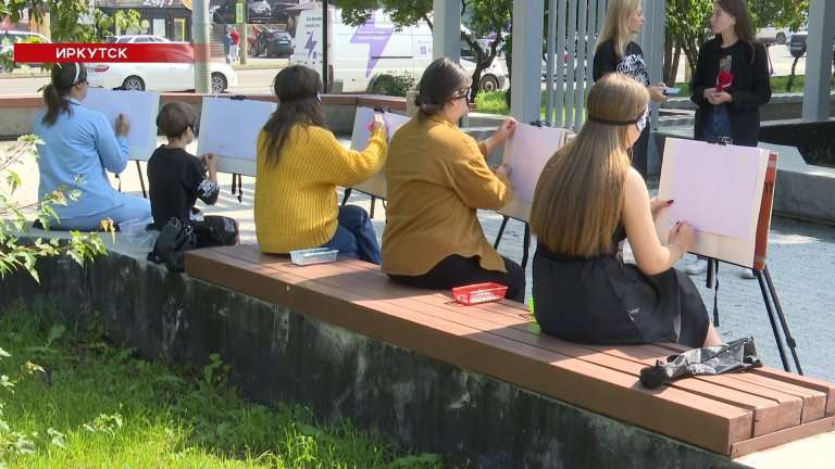 Инклюзивные занятия по жестовому пению и интуитивному рисованию стартовали в Иркутске