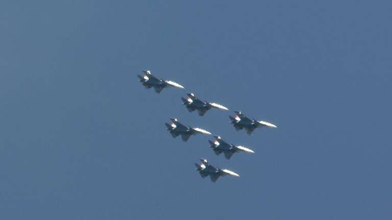 Высший пилотаж: авиагруппа "Русские Витязи" провели тренировку над Иркутском