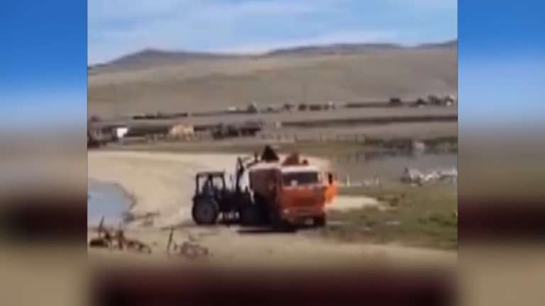 Начата проверка по факту нелегального вывоза песка с Ольхона сотрудниками нацпарка