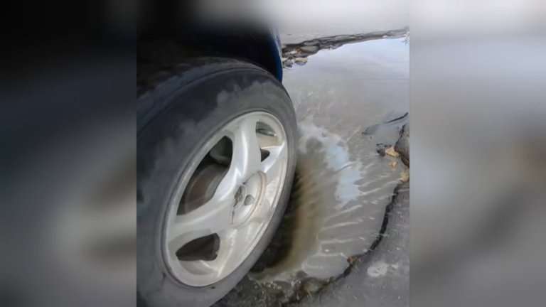 Нейросеть написала песню про бездорожье в Бодайбо