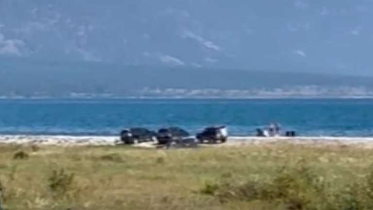 Автомобилисты уничтожают уникальное побережье в Ольхонском районе