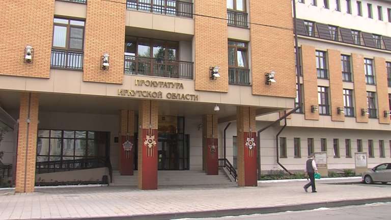 Торговые павильоны придётся снести двум предпринимателям в Листвянке