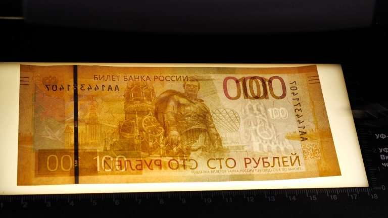 Обновлённые бумажные банкноты используют мошенники для обмана пенсионеров в Иркутской области
