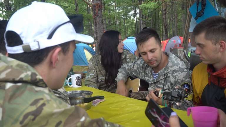 На берегу Байкала культурно-спортивный слёт молодёжи собрал 15 команд со всего региона