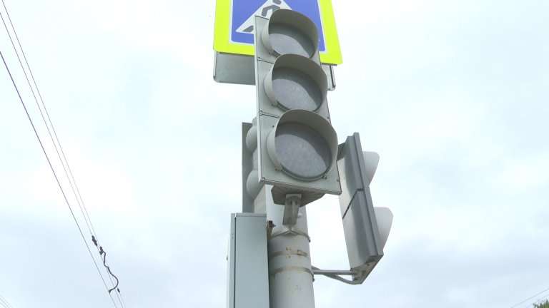 Ни дня не работали установленные два года назад светофоры на улице Депутатской в Иркутске