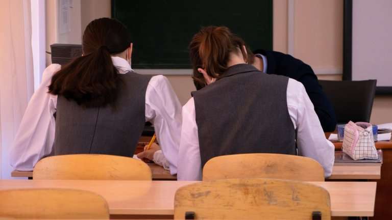 Пособие на покупку школьной формы в Иркутской области составляет 1401 рубль