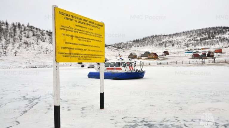 Единственную ледовую переправу на Байкале закрыли спустя три дня после открытия