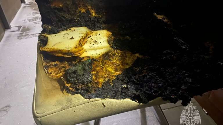 Трое детей оказались одни в квартире во время пожара из-за воспламенившейся игрушки