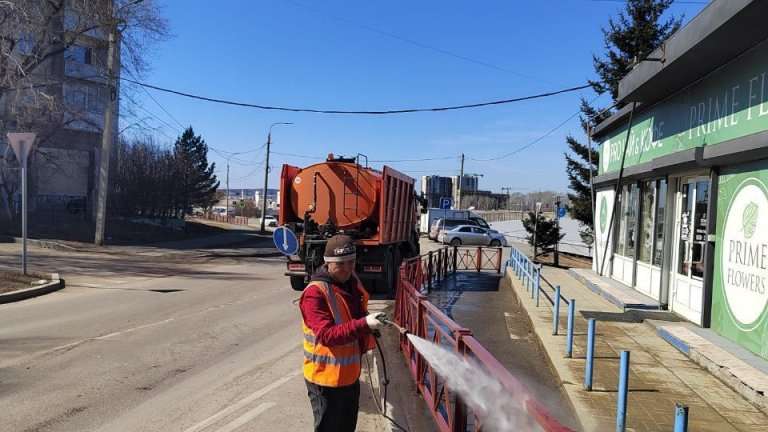 Весеннее обновление и благоустройство городской инфраструктуры проводят в Иркутске