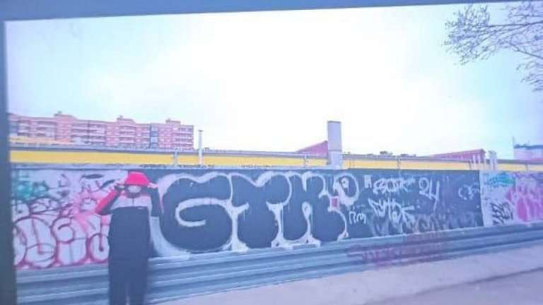 Родителям в Иркутске придётся заплатить штраф за творческие эксперименты своего сына