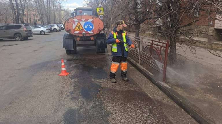 Вы спросили - мы ответили: как в Иркутске планируют бороться с пылью на улицах?