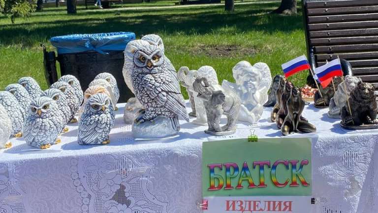 Фестиваль творчества под открытым небом "Иркутский Арбат" собрал около 120 мастеров со всего региона