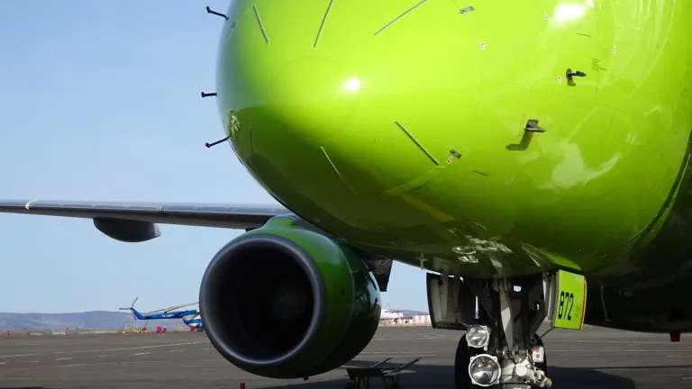 Житель Усть-Илимска заплатит 1,5 тыс. рублей за курение в самолëте