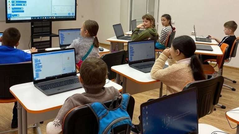 Ноутбуки, проекторы и IP-камеры получили 39 школ Иркутской области