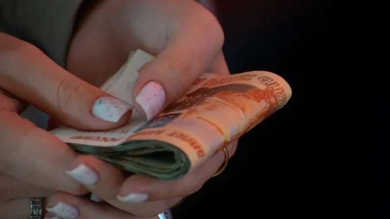 1,5 млн рублей задолжала своему ребёнку жительница Ольхонского района