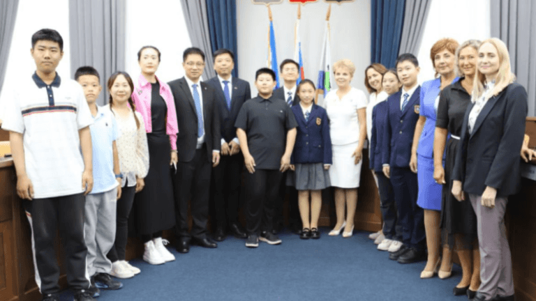 Школьники из Маньчжурии и Нинбо приехали в Иркутск