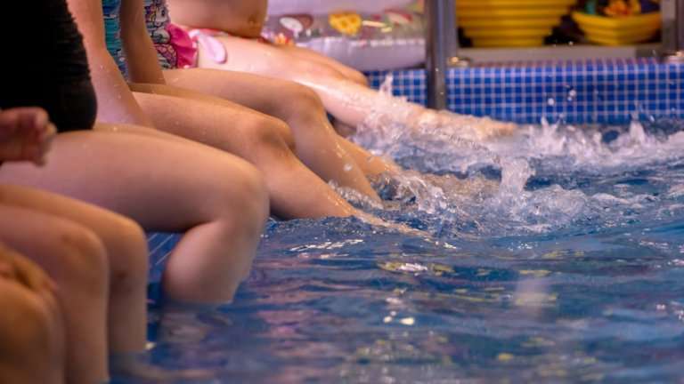 Посещать бассейны и спортзалы на льготных условиях смогут участники СВО в Приангарье