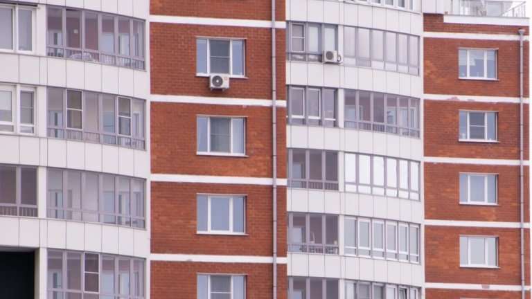 В Иркутске из-за коммунальной аварии без света остались несколько многоквартирных домов