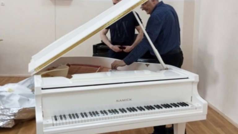 Рояль за 2 млн рублей получила детская школа искусств в Ангарске