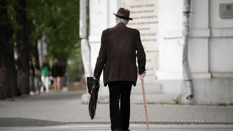 Ветеранами труда Иркутской области стали 50 тысяч жителей региона