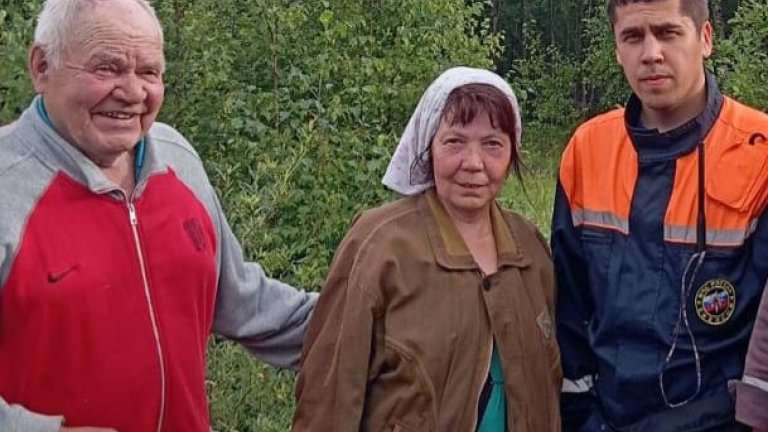 Туристу с аллергией и сборщице дикоросов помогли спасатели на Байкале