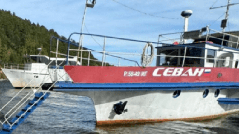 Пьяный капитан забыл пятерых пассажиров на Байкале