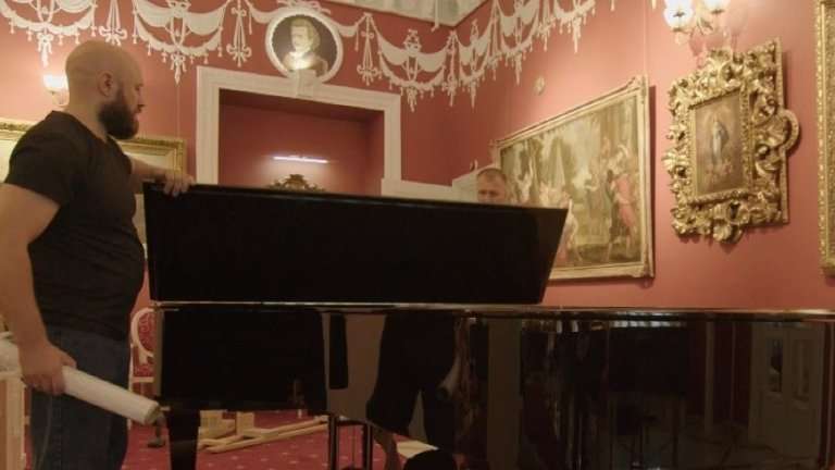 Специально для благотворительного концерта Дениса Мацуева в Усть-Кут из Москвы доставлен рояль