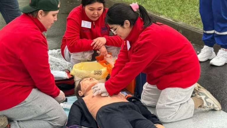 Как принять роды и распознать холеру, показали студенты-медики из Иркутской области