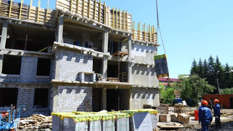 Строящиеся школы проинспектировали в Иркутске