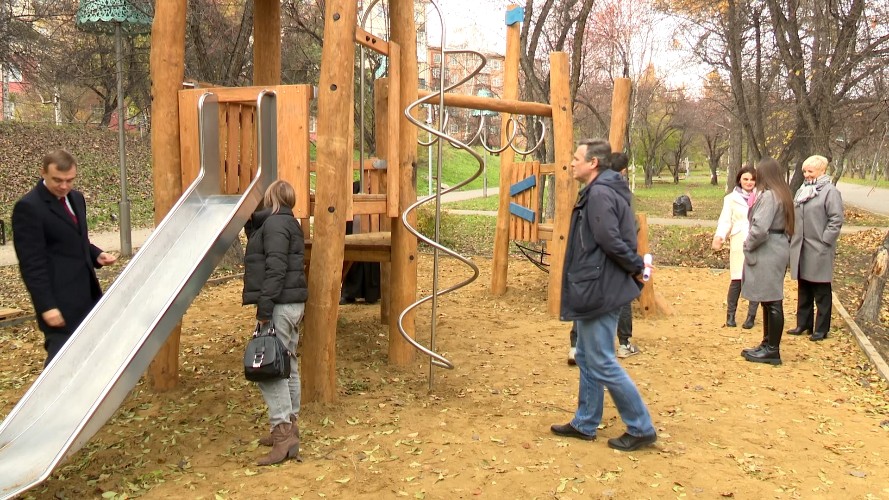 Детский городок и спортплощадку скоро откроют на бульваре Постышева в Иркутске