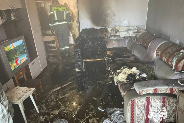 12 человек эвакуировали во время пожара в Шелехове