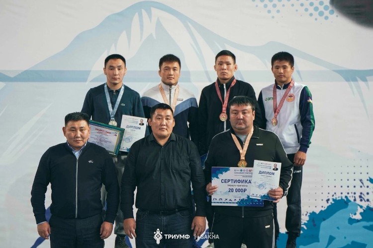 6 медалей завоевали спортсмены Иркутской области на всероссийском турнире по вольной борьбе