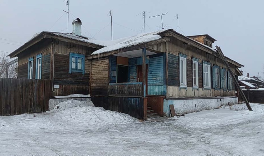 Дом, построенный как временный 100 лет назад, признали аварийным в Усолье-Сибирском