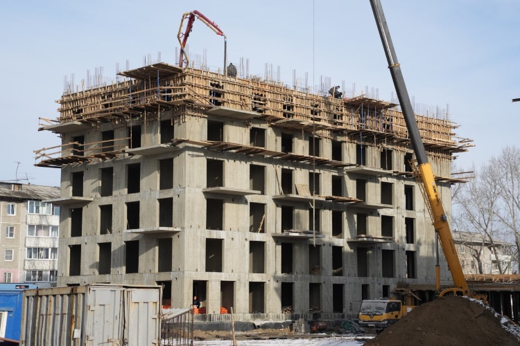 Медленным назвал строительство жилья по нацпроекту в Усолье-Сибирском Игорь Кобзев