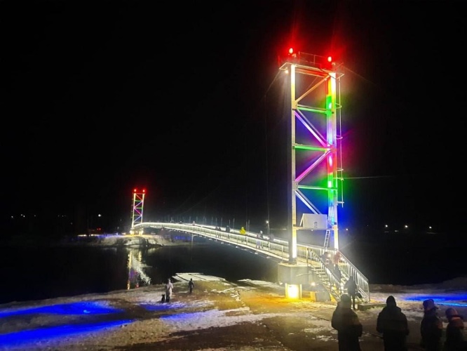 Мост через Лену засиял разноцветными огнями в Качугском районе