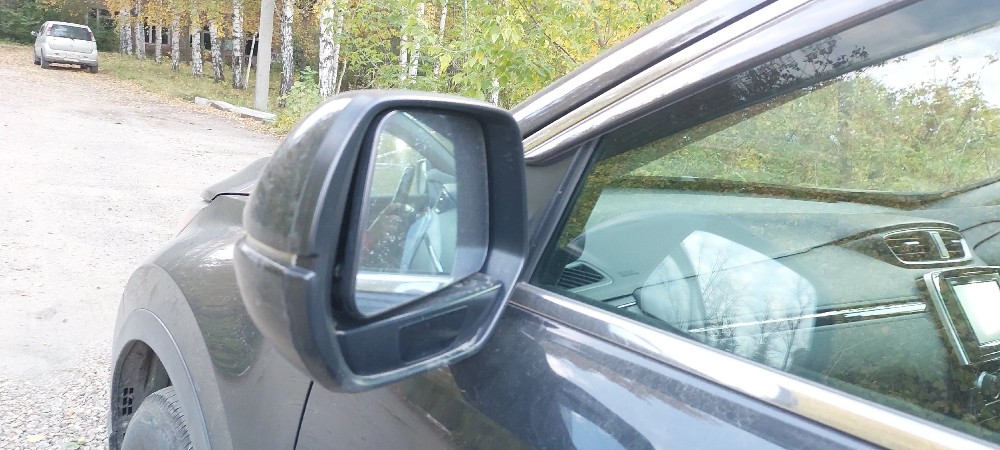 У братчанки, задолжавшей 2,5 млн рублей, забрали машину прямо во дворе